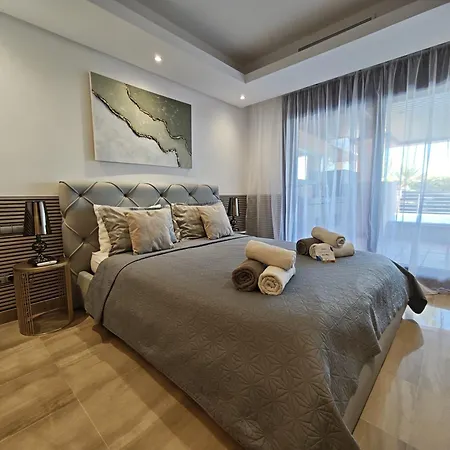 Luxury 3 Bedrooms, Private Heated Pool - Ehhouse 에스테포나