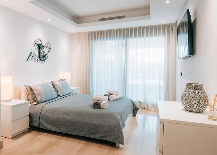 Luxury 3 Bedrooms, Private Heated Pool - Ehhouse