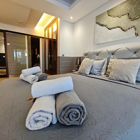 Luxury 3 Bedrooms, Private Heated Pool - Ehhouse